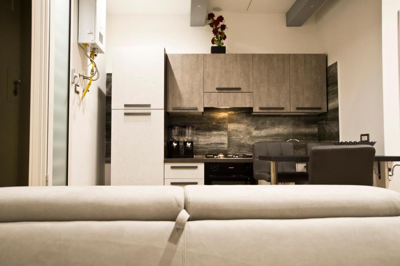 Suite Napoli Sotterranea Con Vasca Idromassaggio Exterior photo