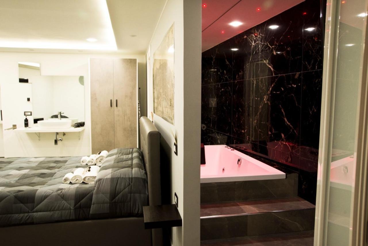 Suite Napoli Sotterranea Con Vasca Idromassaggio Exterior photo