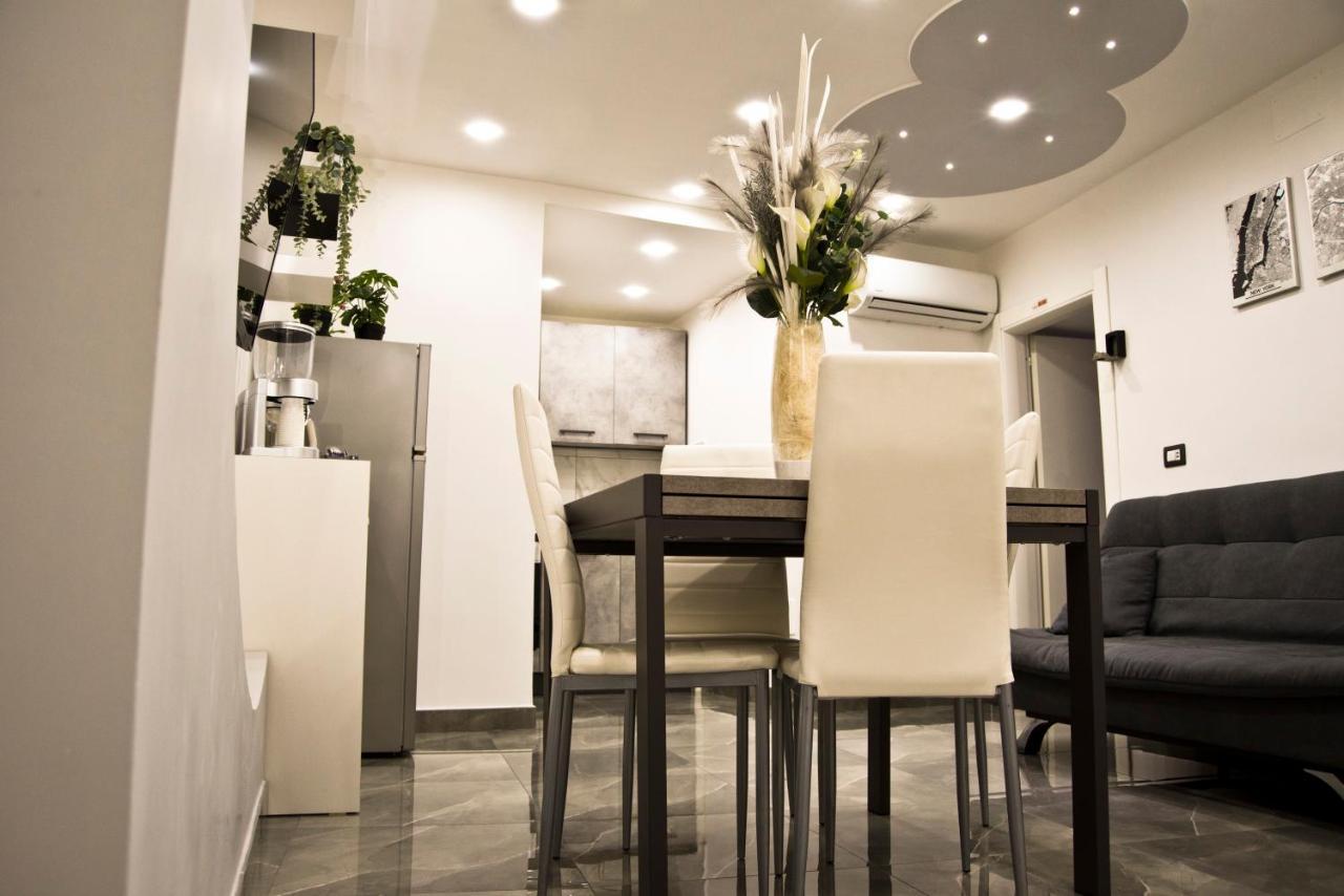 Suite Napoli Sotterranea Con Vasca Idromassaggio Exterior photo